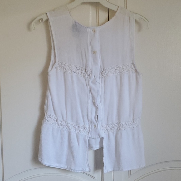 White blouse - Picture 2 of 3